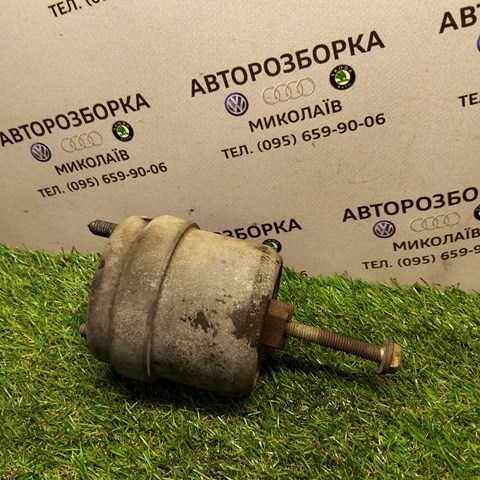 Права подушка двигуна 7D0199132E VAG