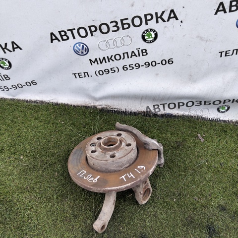 Маточина колеса передня Volkswagen Transporter T4