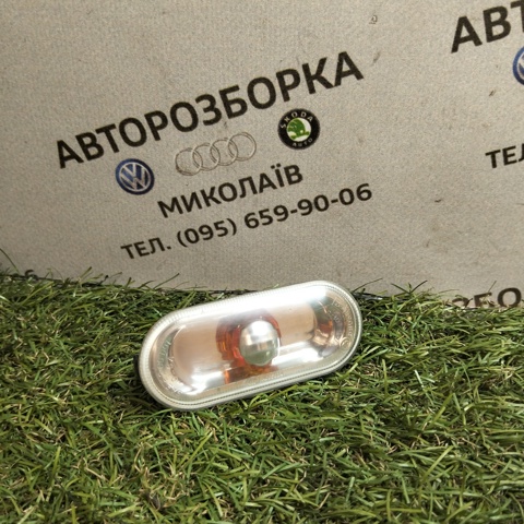 Поворітель повороту на крилі 7E0949117B VAG