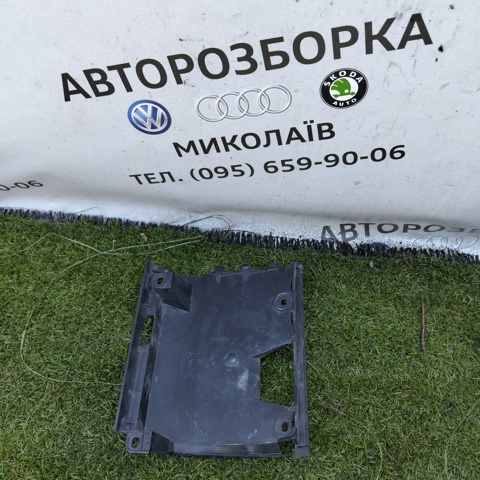 Кронштейн бампера заднього, лівий 7H0807129A VAG