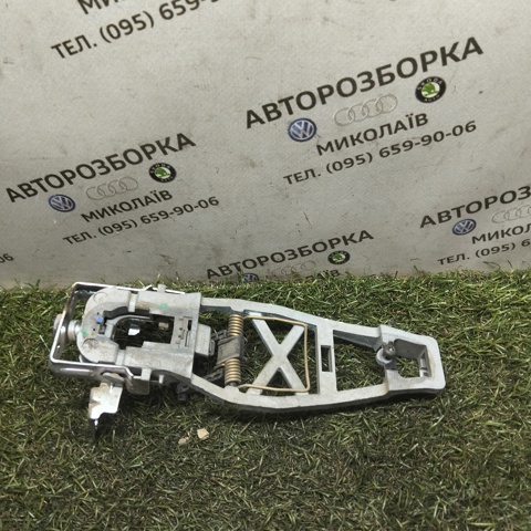 Тримач зовнішньої ручки дверей, передньої правої 7H0837886C VAG