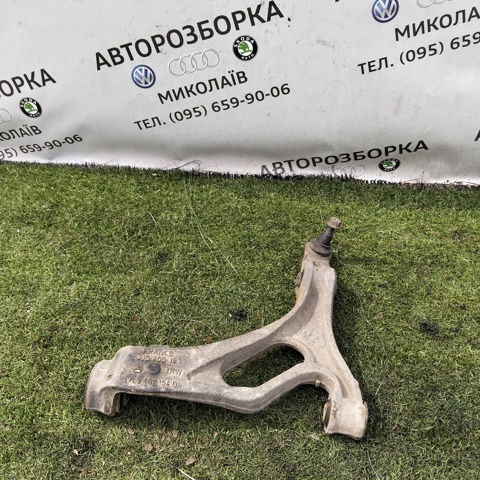 Правий важіль передній нижній підвіски 7L0407154B VAG