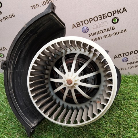 Моторчик пічки 7L0820021H VAG