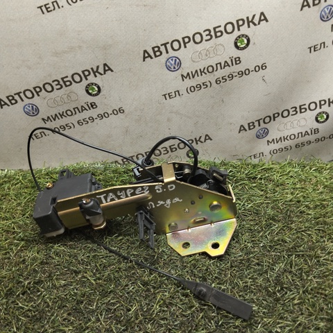 Замок скла задніх 3/5-х дверей (ляди) 7L0827506D VAG