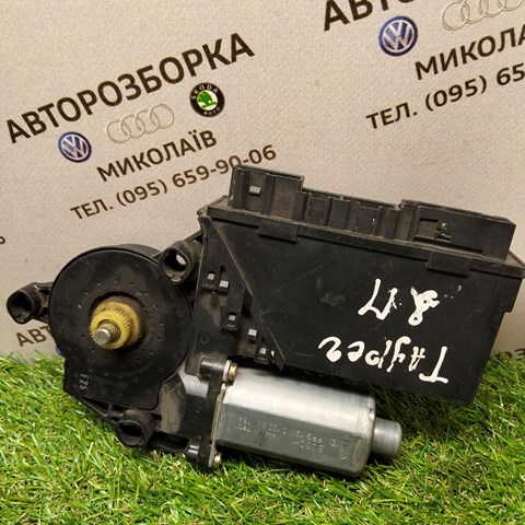 Моторчик склопідйомника двері задніх, правих 7L0959794 VAG