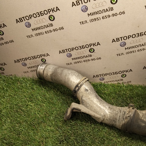 Патрубок повітряний, вихід повітряного фільтра 7L6128654B VAG