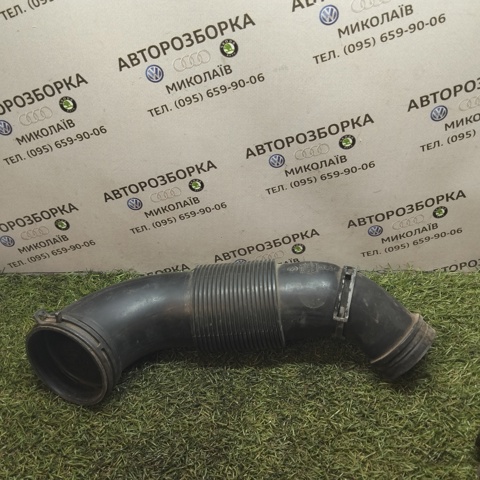 Патрубок повітряний, вихід повітряного фільтра 7L6129627F VAG