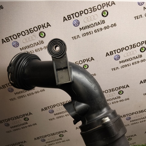 Шланг/патрубок інтеркуллера 7L6145956A VAG