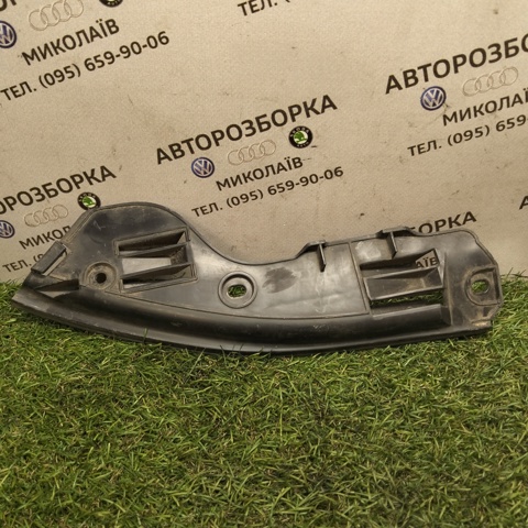 Направляюча заднього бампера, ліва 7L6807393 VAG