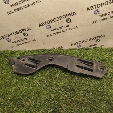 Кронштейн бампера заднього, зовнішній правий 7L6807394A VAG