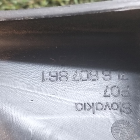 Ліве кріплення заднього бампера 7L6807861 VAG
