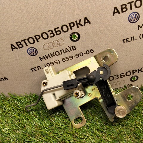 Актуатор замка багажника (задніх дверей) 7L6827425 VAG