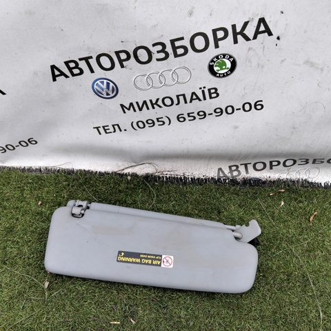 Козирок сонцезахисний 7L6857551 VAG