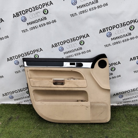 Облицювання водійських дверей 7L6867011 VAG
