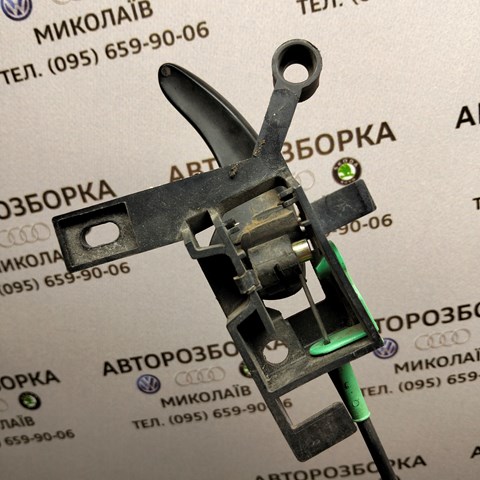 Ручка двері правою внутрішня перед/зад 7M0837020A VAG