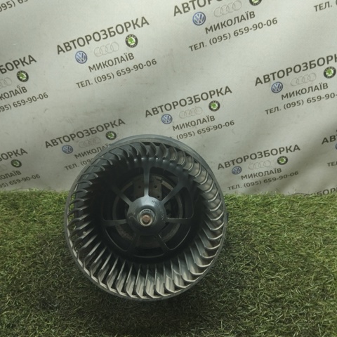 Моторчик пічки 7M1819021 VAG