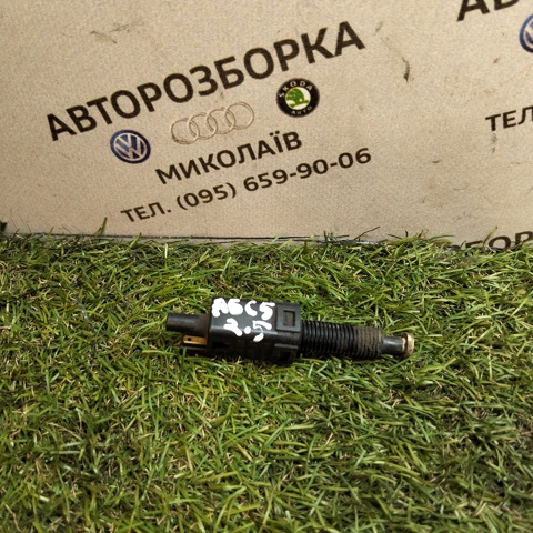 Датчик включення зчеплення 811907343B VAG