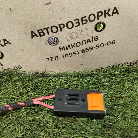 Коробка запобіжників 8A0937530 VAG