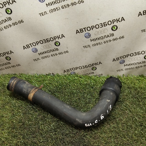 Шланг/патрубок радіатора охолодження, верхній 8D0121101K VAG
