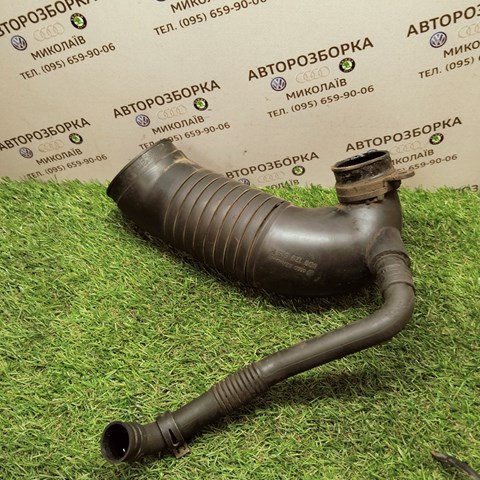 Патрубок повітряний, вихід повітряного фільтра 8D0129615K VAG