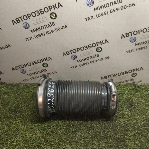 Патрубок повітряний, вихід повітряного фільтра 8D0129627 VAG