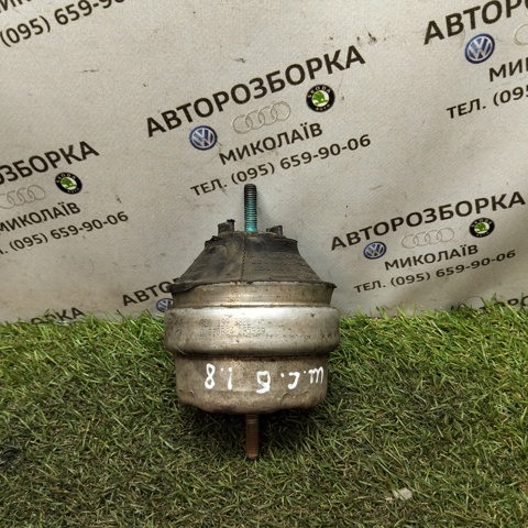 Права опора двигуна 8D0199382L VAG
