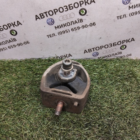 Подушка трансмісії (опора коробки передач), ліва 8D0399151H VAG