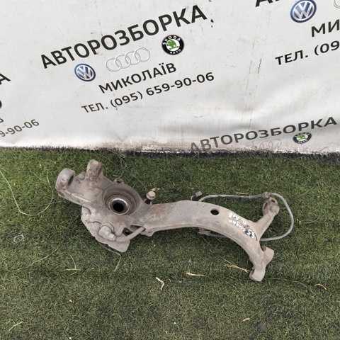 Цапфа поворотного кулака 8D0407257S VAG
