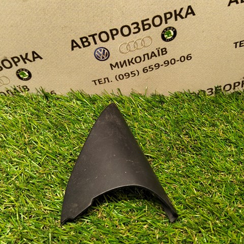 Внутрішня накладка кріплення дзеркала правого 8D0857506 VAG