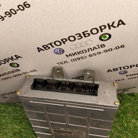 Модуль управління двигуном 8D0907557B VAG