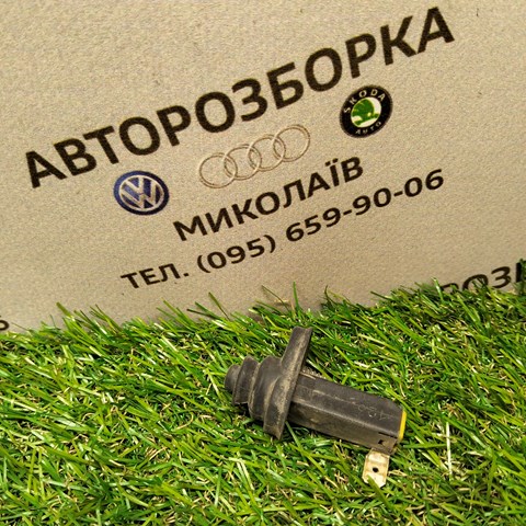 Кінцевий вимикач 8D0947561 VAG