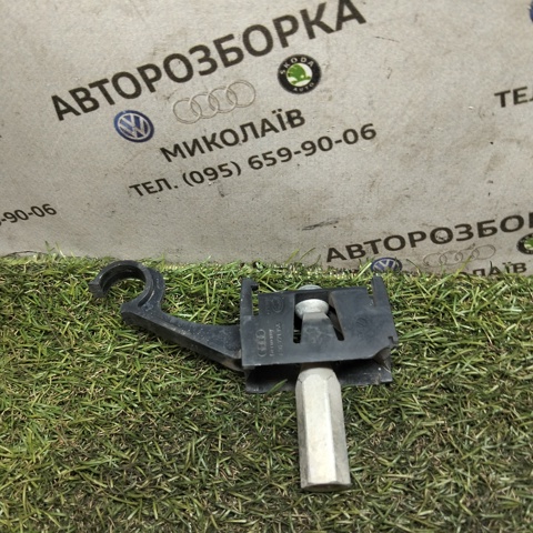 Кліпса педалі троса зчеплення 8D1721156 VAG