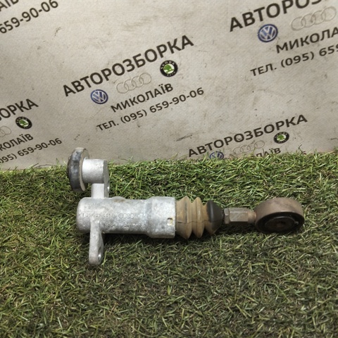 Циліндр зчеплення, головний 8D1721401 VAG