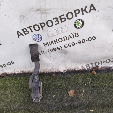 Педаль акселератора 8D1721523L VAG