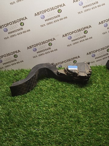 Педаль акселератора 8D1723523N VAG