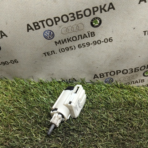 Датчик включення зчеплення 8E0927189B VAG