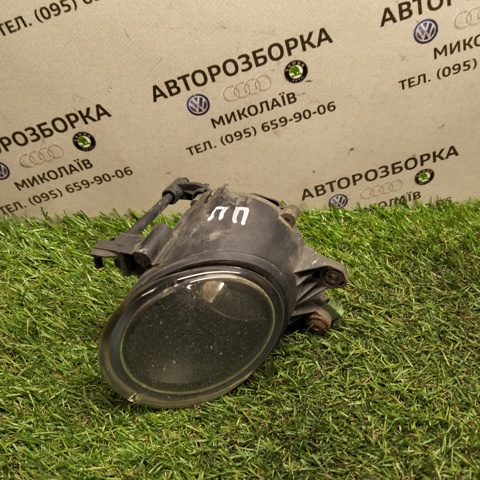 Протитуманка права 8E0941700B VAG