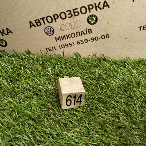 Реле електробензонасосу 8E0951253 VAG