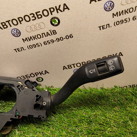 Перемикач підрульовий, правий 8E0953503A VAG