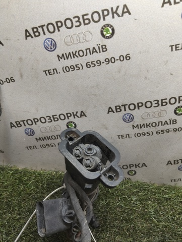 Тримач форсунки омивача фари, підйомний циліндр 8E0955101 VAG