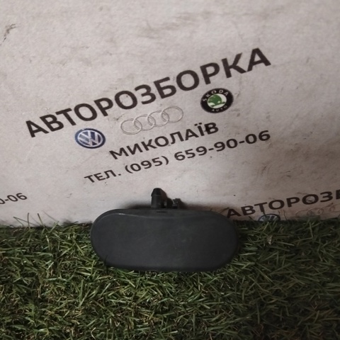 Форсунка омивача скла лобового, ліва 8E0955987B VAG
