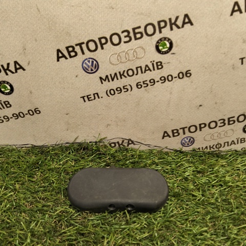Форсунка омивача скла лобового, ліва 8E0955987D VAG