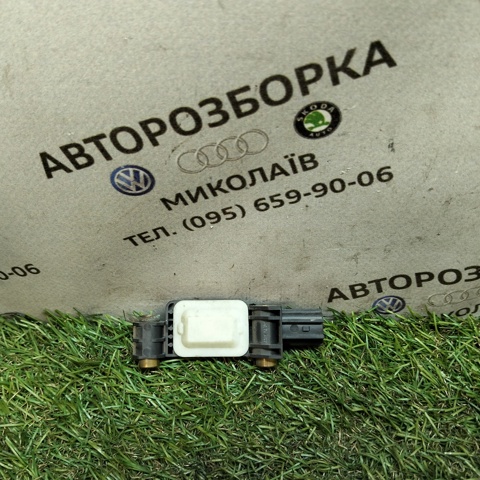 Датчик Ейрбег передній 8E0959643B VAG