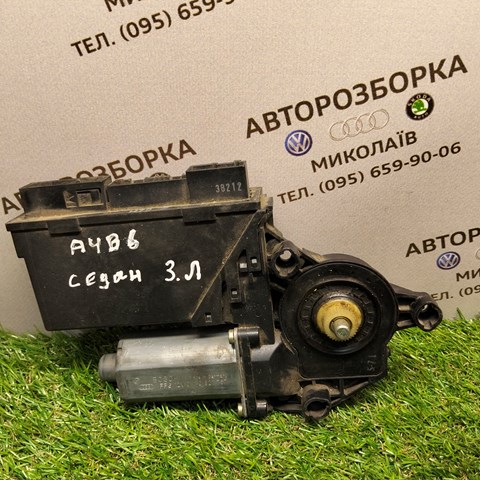 Моторчик склопідйомника двері задніх, лівих 8E0959801A VAG