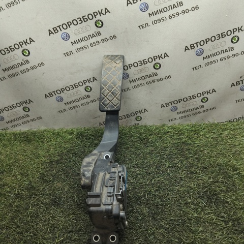 Підаль газу 8E1723523F VAG