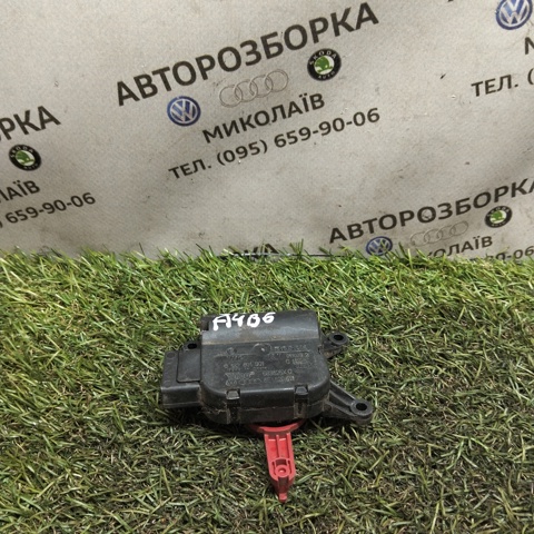 Мотор заслінки печі 8E1820511 VAG