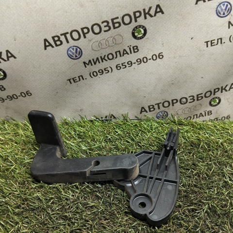 Ручка відкриття капота 8E1823533B VAG