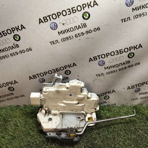 Замок дверей водія 8E1837015 VAG