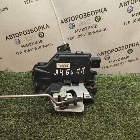 Замок двері правої передньої 8E1837016C VAG