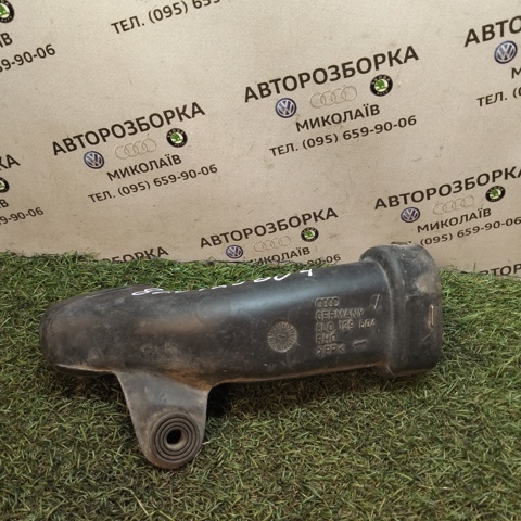 Патрубок повітряний, вхід повітряного фільтра 8L0129604 VAG
